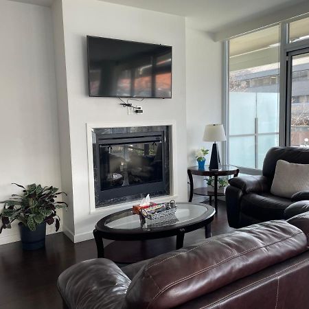 Spacious Downtown 2 Bedroom Condo With Pool And Air Conditioning Victoria Exterior photo